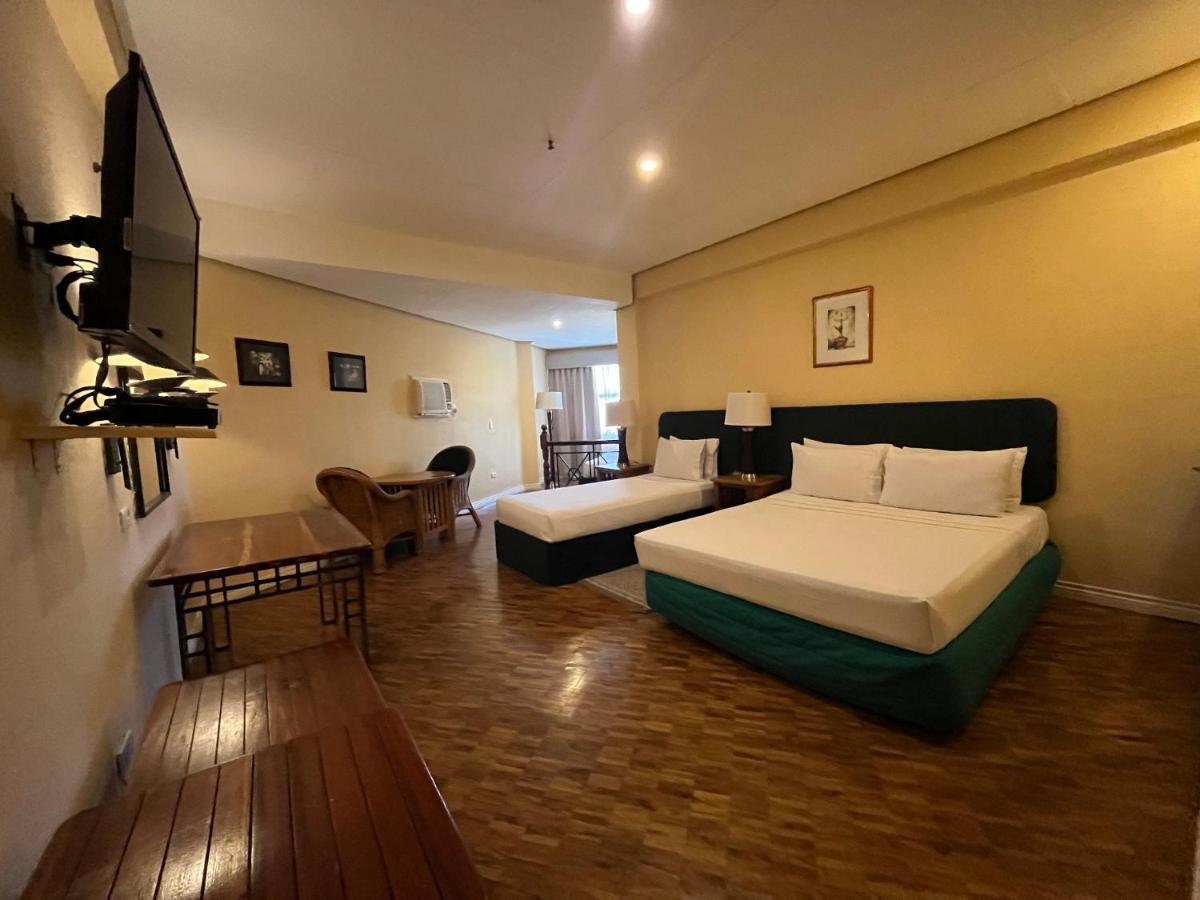 Coco Grande Hotel Dumaguete City Exterior foto