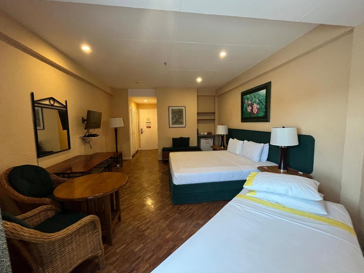 Coco Grande Hotel Dumaguete City Exterior foto