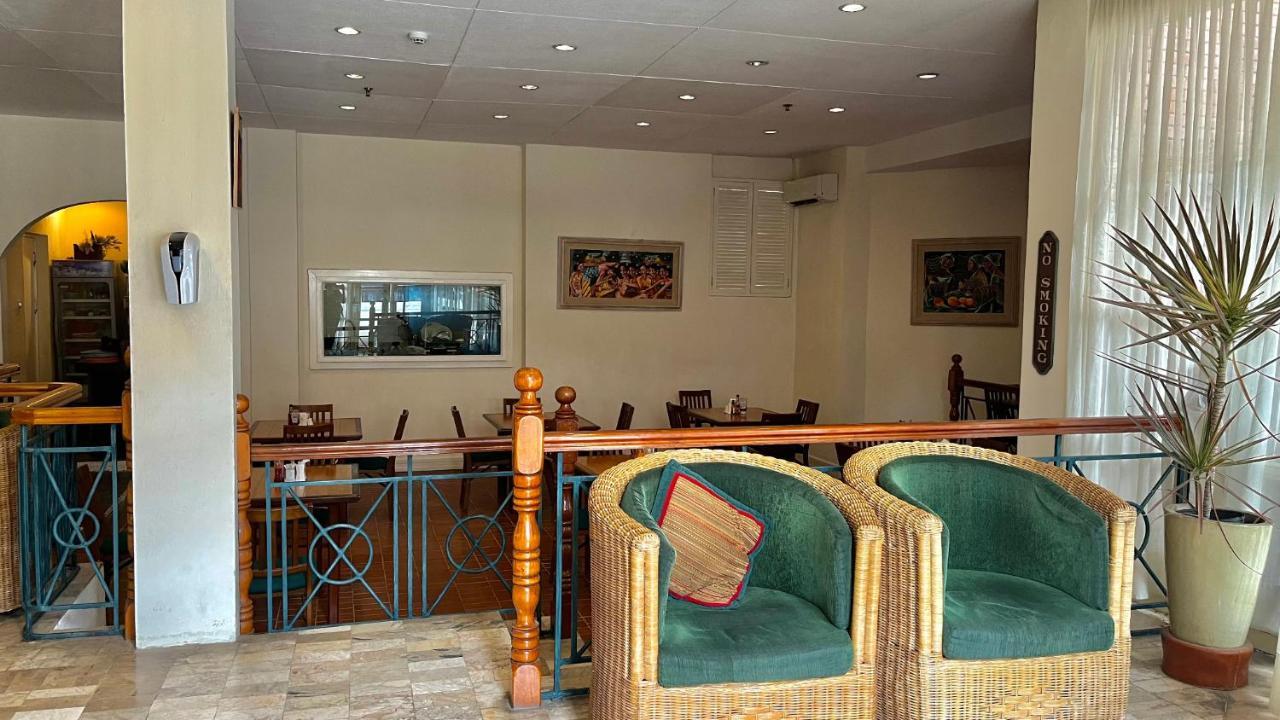 Coco Grande Hotel Dumaguete City Exterior foto